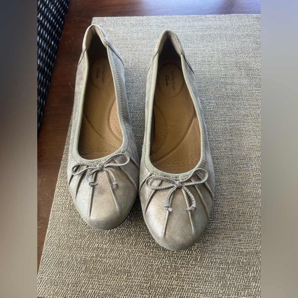 Clarks Pewter Flats with Timeless‎ Elegance
